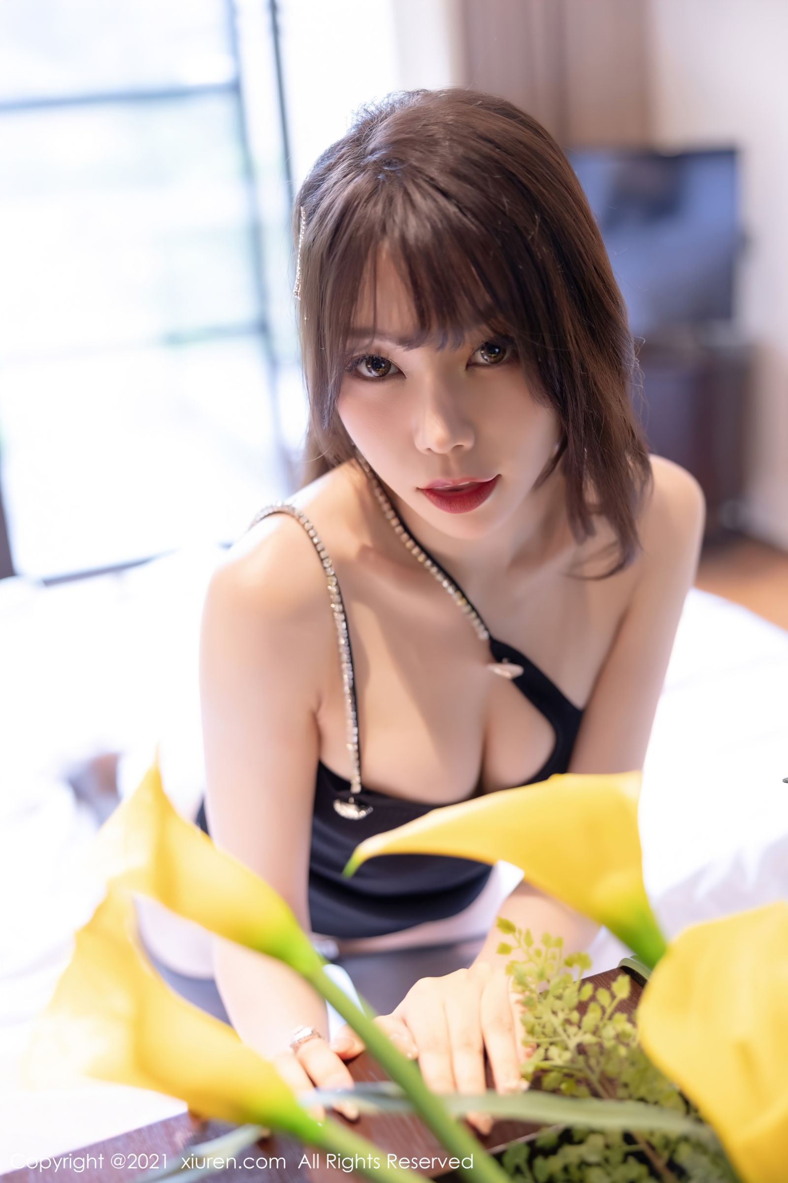 [XiuRen秀人网]-No.3763-芝芝Booty-吊裙与发光黑丝-