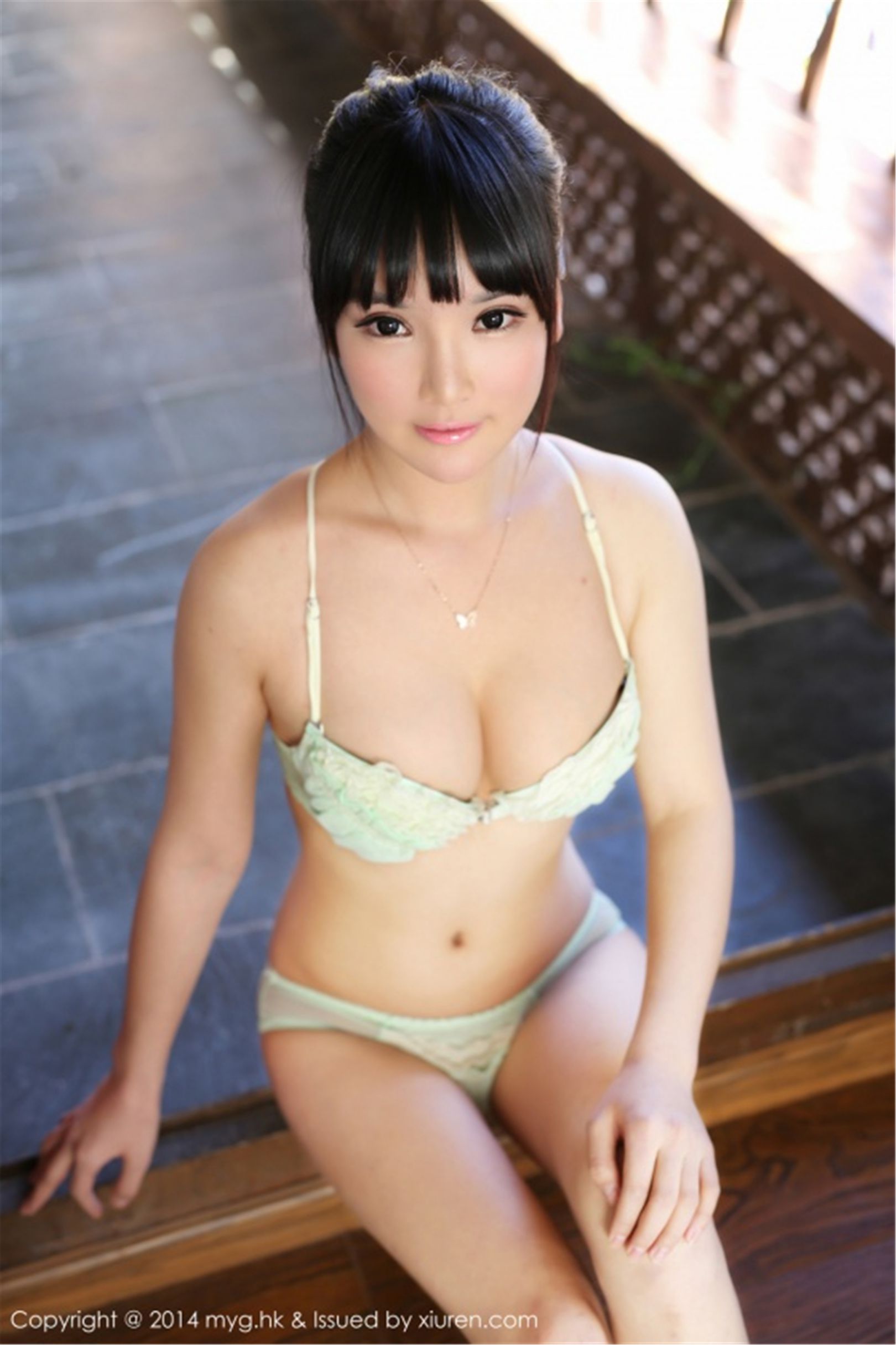 [MyGirl美媛馆] Vol.070 妮儿Bluelabel-丽江旅拍内衣系列丝袜美图[51P]