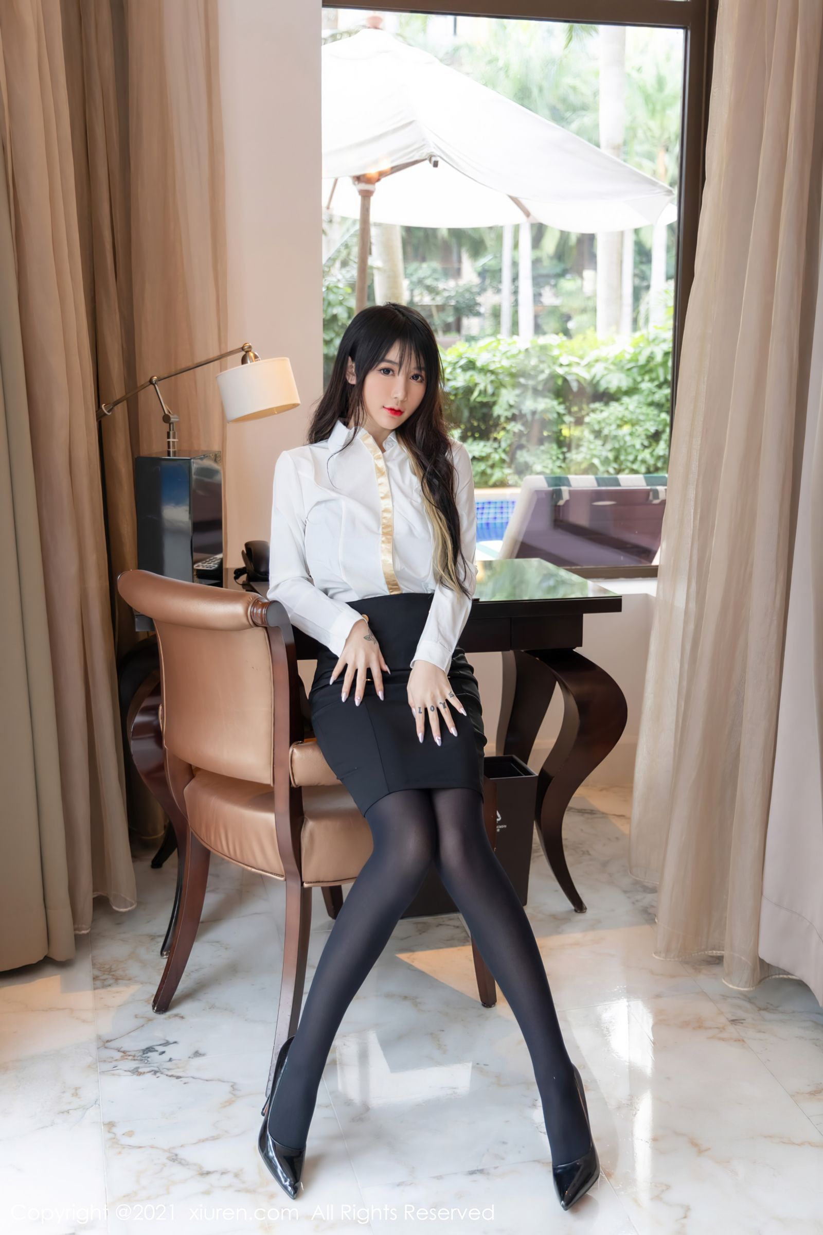 [XiuRen秀人网]-No.4213-美七-Mia-青海旅拍-黑丝OL-