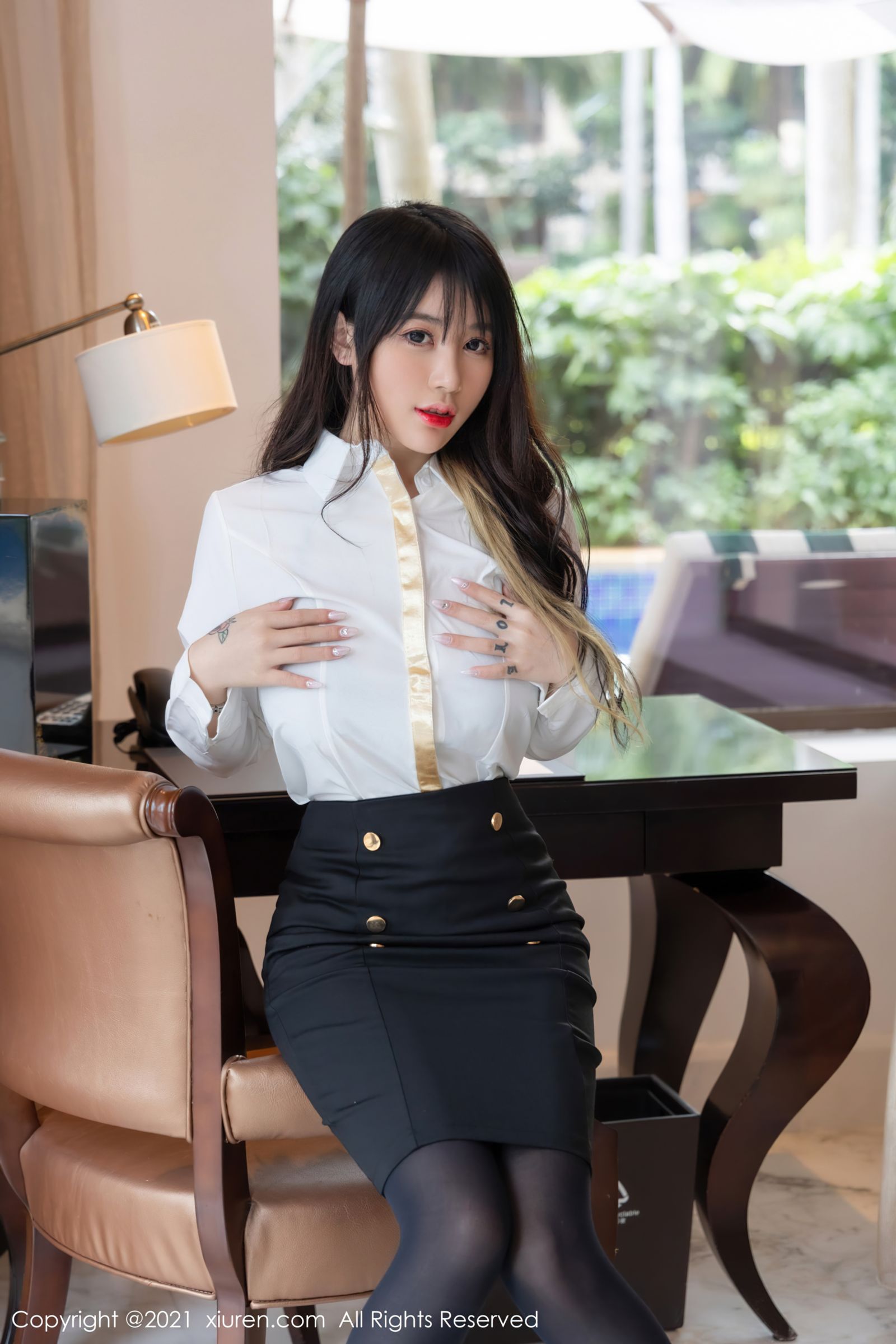 [XiuRen秀人网]-No.4213-美七-Mia-青海旅拍-黑丝OL-