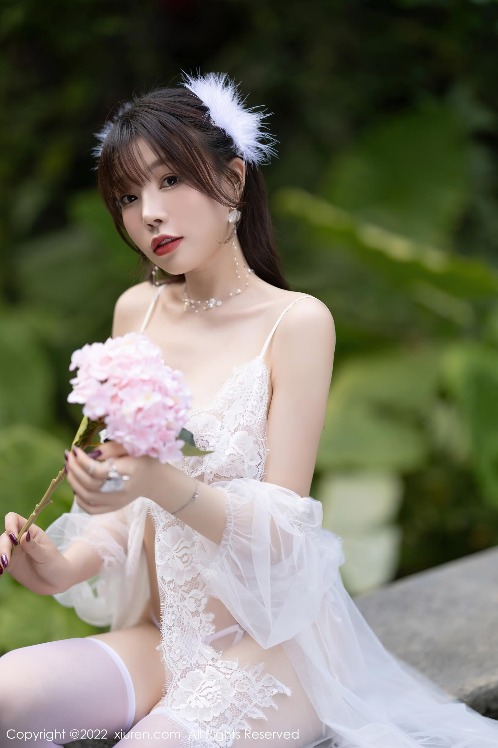 [XiuRen秀人网]-No.4704-芝芝Booty-白色蕾丝搭配白色丝袜-