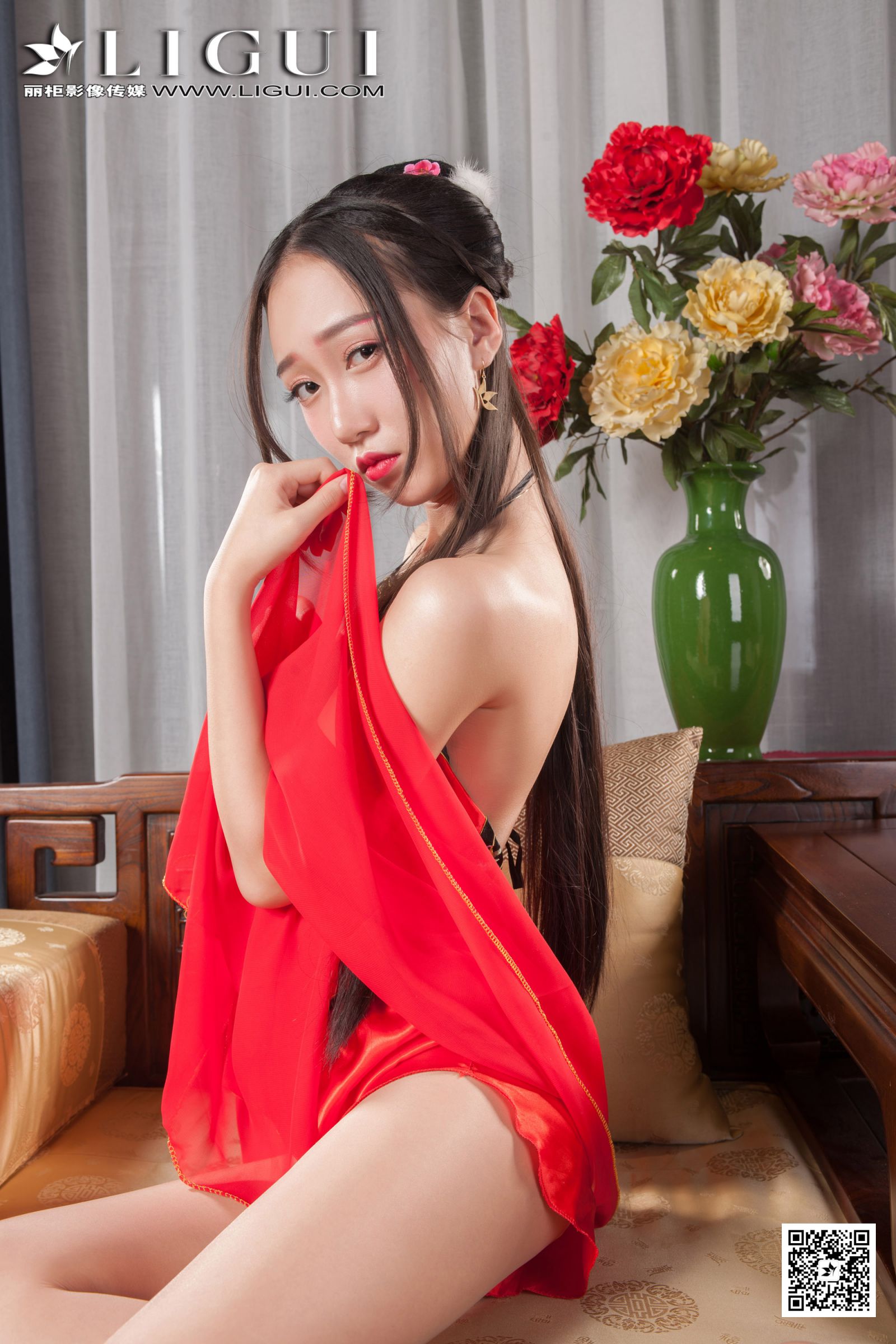 [Ligui丽柜] 时尚写真 Model 红烛 &#8211; 极品古典肉丝袜美女[21P]